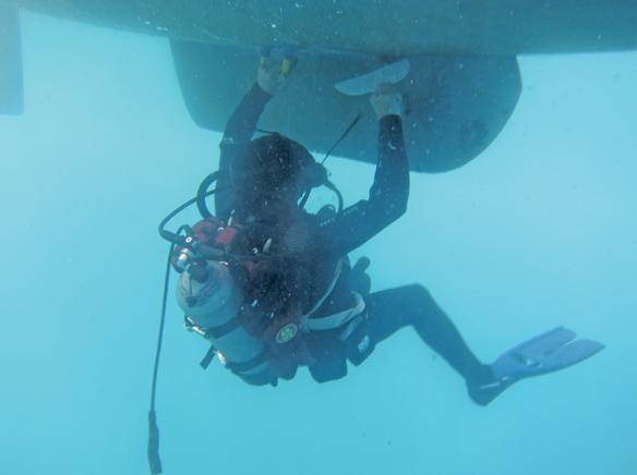 boat hull cleaning